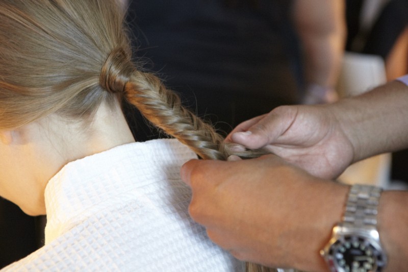 Фиксация прически лаком