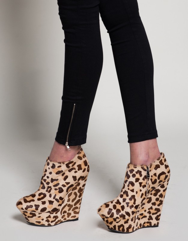 Леопардовые ботинки