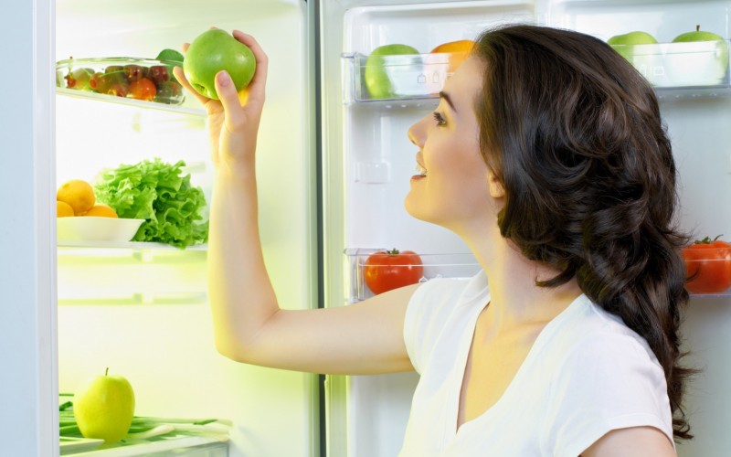 Свежая еда в холодильнике
