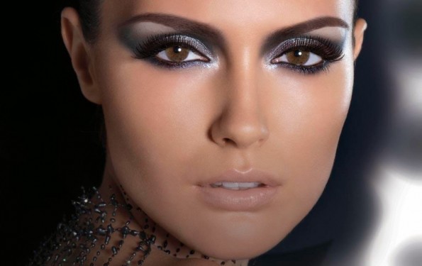 smoky eyes